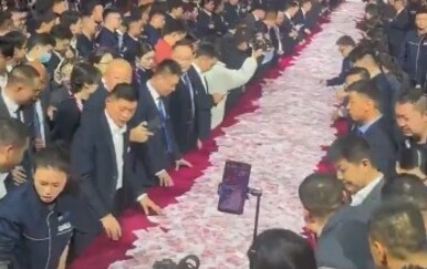 Direktor kineske kompanije radnicima podijelio 26 milijuna dolara u gotovini