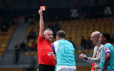 Pogledajte okršaj na futsal utakmici Dinama i Makarana, sudac podijelio kazne