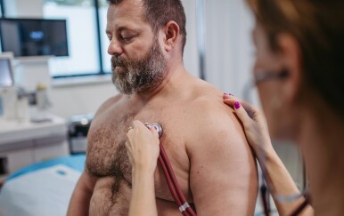 Liječnici su šokirani rezultatima: Novi AI uređaj otkriva teške srčane bolesti u 92 % slučajeva!