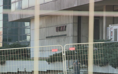 Bageri čiste prostor oko Vjesnika, a odluka o načinu rušenja još se čeka