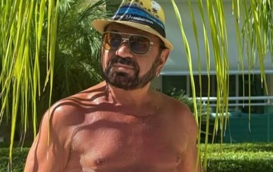 Mile Kitić u 74. godini zapalio mreže: Fotografijom sa plaže pokazao zavidnu formu