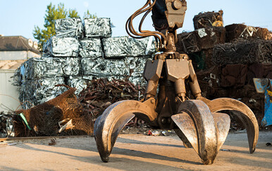 Muškarca u automobilu zdrobila preša za otpad