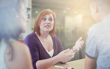 Generacija Z na razgovore za posao dolazi s roditeljima, koji sjede s njima i pregovaraju o plaći