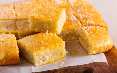 Recept za kocke s grčkim jogurtom i kokosom