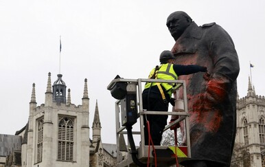 Uhićen Nizozemac koji je išarao Churchillov kip grafitom cionistički zločinac