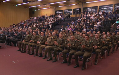 Vojska dobila novu generaciju kadeta, budućim ročnicima poručili: "Služit će im da očvrsnu"