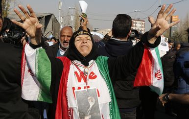U Teheranu su u petak održani i provladini prosvjedi (Foto: AFP)