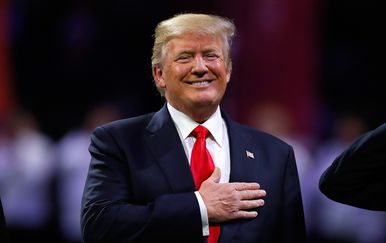 Donald Trump zaboravio riječi američke himne? (Foto: AFP)