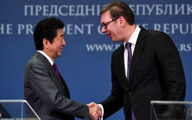 Shinzo Abe i Aleksandar Vučić (Foto: AFP)
