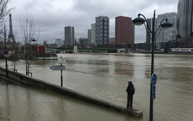 Vodostaj Seine raste (Foto: AFP)
