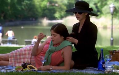 Sarah Michelle Geller i Selma Blair (Foto: Screenshot)