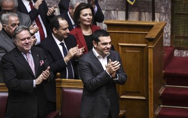 Grčki premijer Alexis Tsipras pozdravlja ratifikaciju sporzuma s Makedonijom u grčkom parlamentu (Foto: AFP)