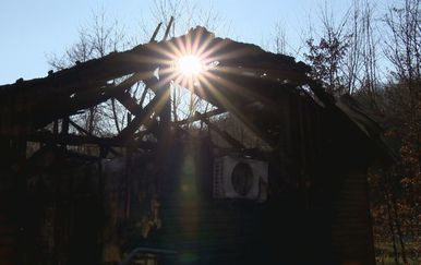 Izgorjeli starački dom u Andraševcu - 1