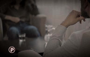Ugledni psihijatar 40 godina mlađoj pacijentici slao neprimjerene poruke - 2