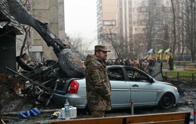 Ukrajinske hitne službe na mjestu na kojem je pao helikopter u Brovariju - 1