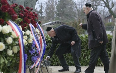 Polaganje vijenaca na Mirogoju povodom dana sjecanja na zrtve holokausta