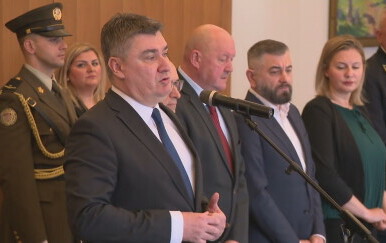 Predsjednik Milanović na uručivanju časničkih bodeža umirovljenim generalim i brigadirima