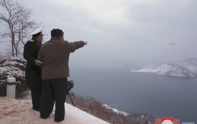 Kim Jong Un na lansiranju krstarećih projektila - 2