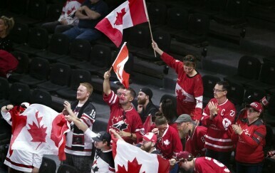 Kanadski navijači na juniorskom SP 2018. u hokeju na ledu