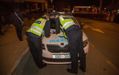 Policija zaustavlja, arhiva