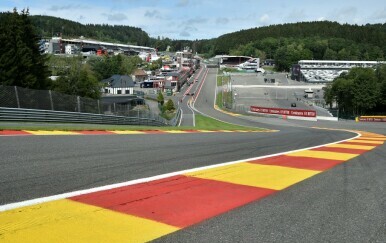 Zavoj Eau Rouge na stazi Spa-Francorchamps