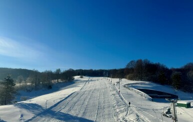 Skijanje i sanjkanje na Plitvičkim jezerima: Posjetite Mukinje, jedino skijalište u Lici