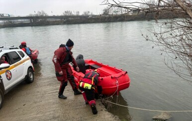 Crveni križ traga za djevojčicom u rijeci Savi - 12