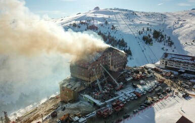 Požar u hotelu na skijalištu u Turskoj - 3