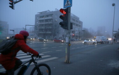 Magla i smog na ulicama Zagreba - 13