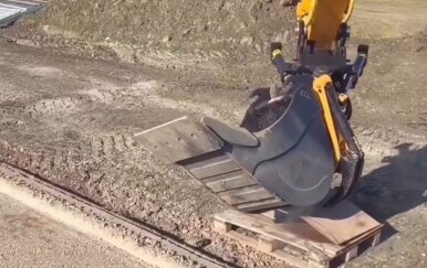 Tko bi rekao da bageri mogu biti ovako precizni? Pokazao svoje vještine i iznenadio gledatelje