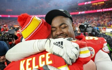 Chris Jones i Travis Kelce slave pobjedu Kansas City Chiefsa