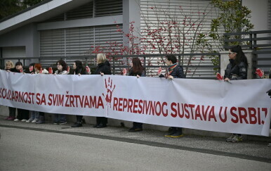 Akcija solidarnosti sa žrtvama represije ispred srpskog veleposlanstva - 18