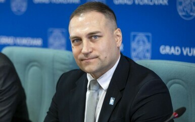 Ministar David Vlajčić objavio staru navijačku fotografiju