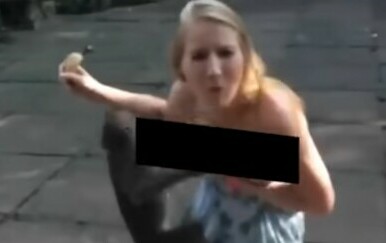 Turisti se zaigrali s majmunima pa shvatili da s njima nema šale