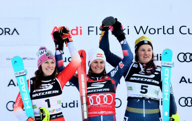 Wendy Holdener, Zrinka Ljutić i Melanie Meillard