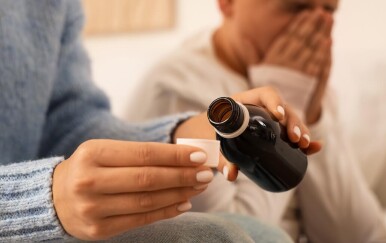 Sirup od lovora protiv kašlja: Prirodni recept koji smiruje suhi kašalj već nakon prve žličice