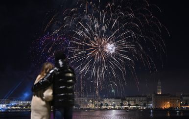 Dočeci Nove godine u Zagrebu, Splitu, Dubrovniku, Šibeniku, Rijeci, Osijeku, Zadru i Puli