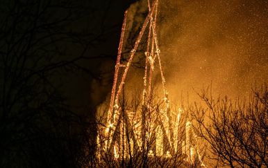 Neviđeno nasilje u novogodišnjoj noći: zapaljena crkva i napadi na policiju u Nizozemskoj