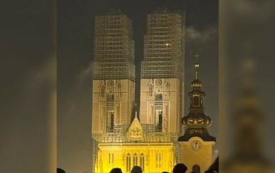 Lampion zapeo na tornju katedrale: "Postoji ozbiljna opasnost od požara"