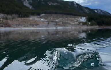 Rapsodija na ledu: Snimio prekrasne prizore na zaleđenom jezeru, uživajte u idili!