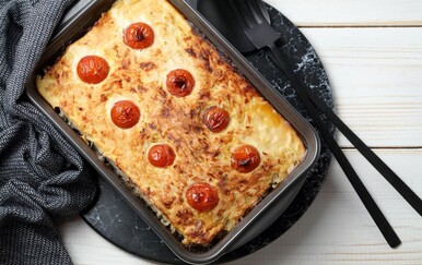 Zapečena riža s rajčicama i fetom: Složenac koji se "slaže" sam od sebe