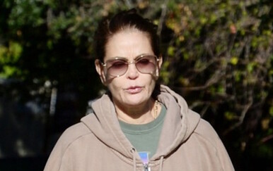 Teri Hatcher snimljena u šetnji