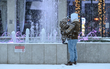 Zima udara: U Dalmaciji kiša i olujna bura, u unutrašnjosti i 10 cm snijega