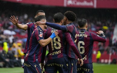 VIDEO Debi iz snova novog trenera: Fenjeraš razbio Sevillu na Pizjuanu i pobjegao s dna