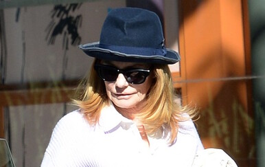 Marg Helgenberger snimljena u šetnji