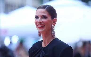 Bojana Gregorić Vejzović u dugoj bijeloj haljini