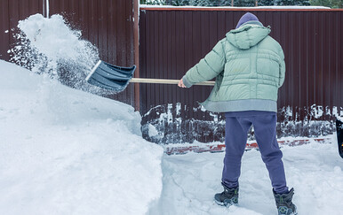 Čovjek u Njemačkoj čistio snijeg i pronašao mrtvog čovjeka
