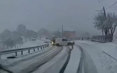 "Po snijegu nema naglo": Snimka iz prometa izazvala raspravu u komentarima