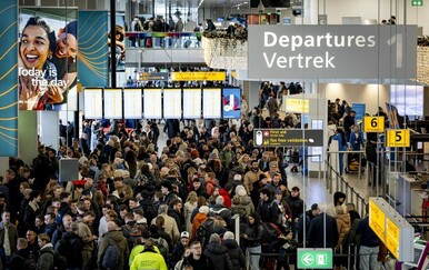 Zračna luka u Amsterdamu otkazala 450 letova zbog snijega i leda