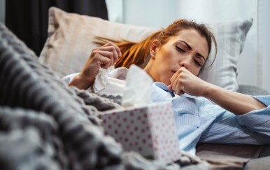 Kašalj u ležećem položaju: Zašto se javlja baš noću i kada je opasan?